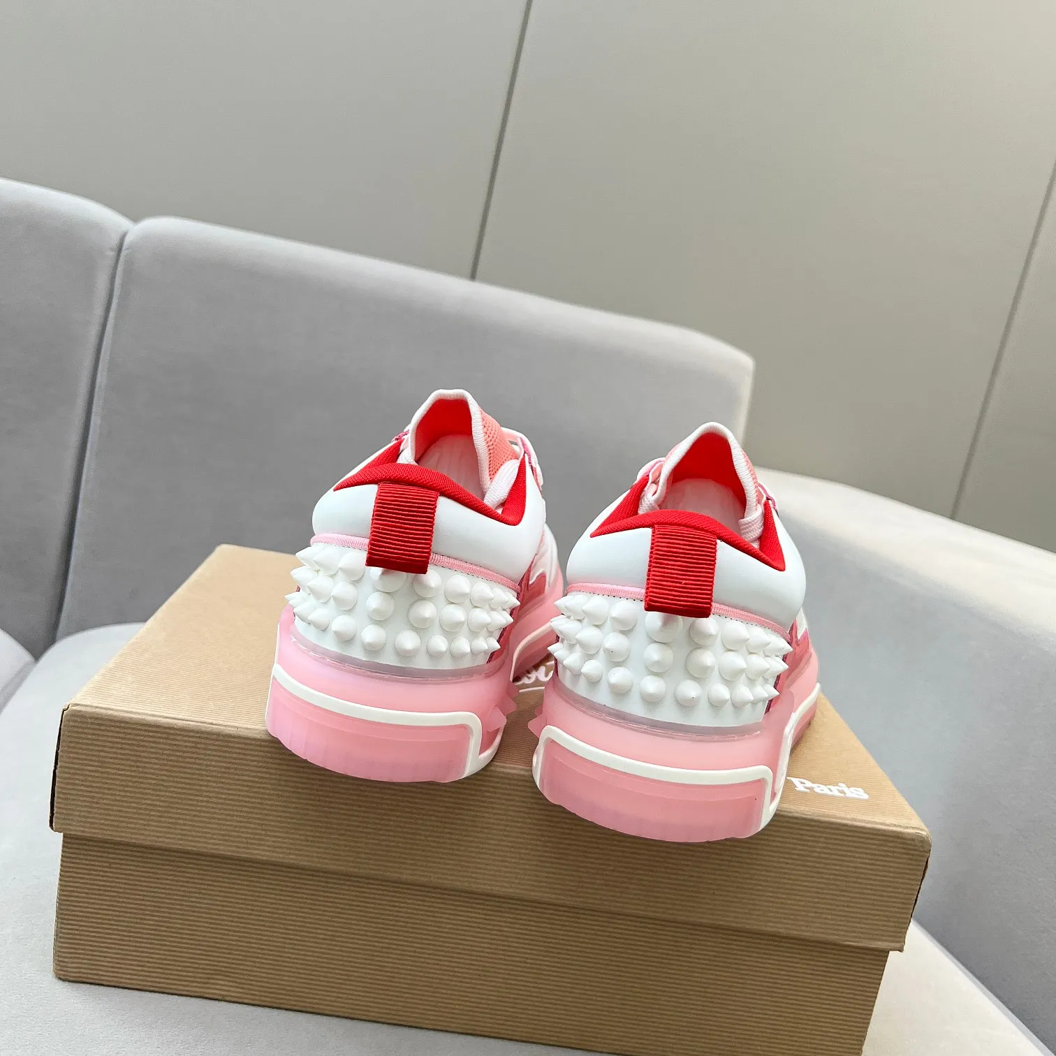 Men's shoes 💰700 🌹🌹🌹̋ Wang Junkai Yang Mi Xu Kai Zhang Jingyi Ding Chengxin Chen Muchi Wang Ziyi Same style Christian Louboutin 2024 [New product] ASTROLOUBI unisex thick-soled sports shoes red-soled shoes perfectly integrate fashion and sports, The fabrics are made of luxurious calfskin, soft suede, smooth satin and laminated leather, and the back is decorated with classic rivets. The interior is blended with a knitted tongue for added durability, breathability and quick-drying comfort. The outsole is made of a combination of EVA foam and imported rubber, and the colorful CL iconic letters on the side of the outsole show the brand's unique style. It is a ceiling-level comfortable skate shoe! ! ! Multiple colors available, currently women’s sizes 35--40